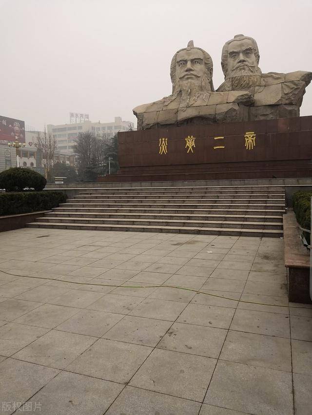 郑州邙山风景区炎黄二帝雕塑