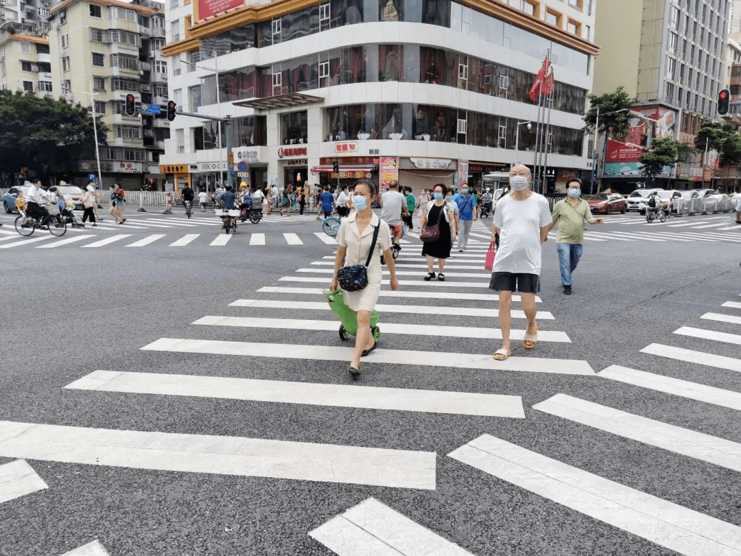 越秀区第二条对角斑马线就在西湖路-教育路口!