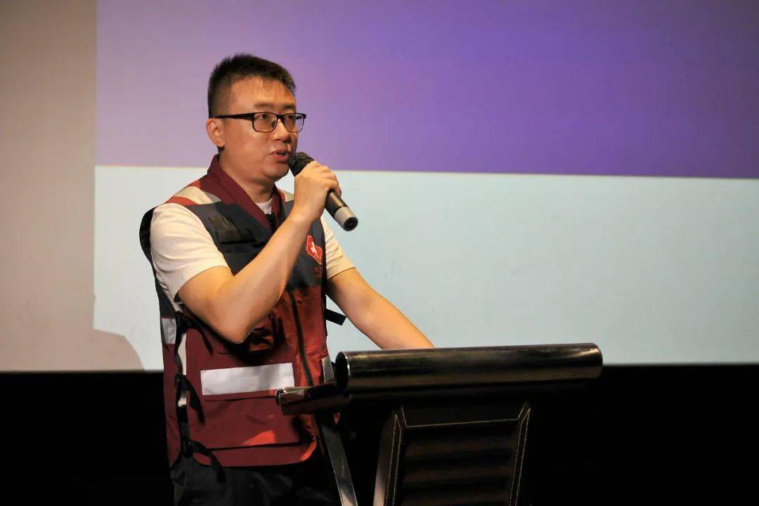 四川省第三批援鄂疾控队领队,四川省疾病预防控制中心主任医师关旭静