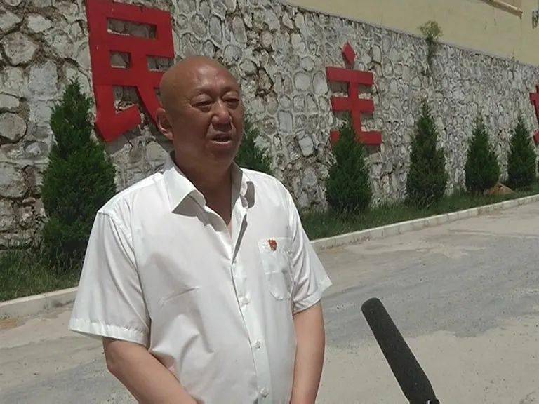 巴公镇庄头村党支部书记 申新会知道她家父亲不在了以后,我亲自登门