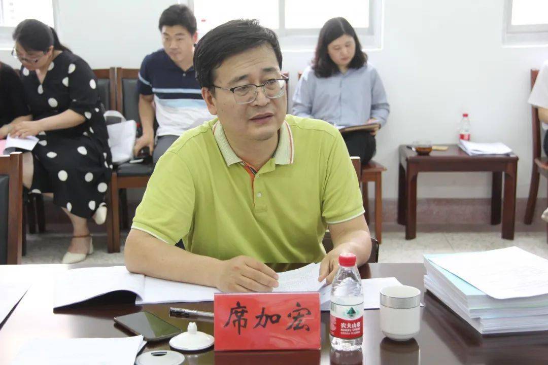 1开题会议开始,由崔秦勤,赵继宏老师主持的《小学音乐教学实践中淮剧"