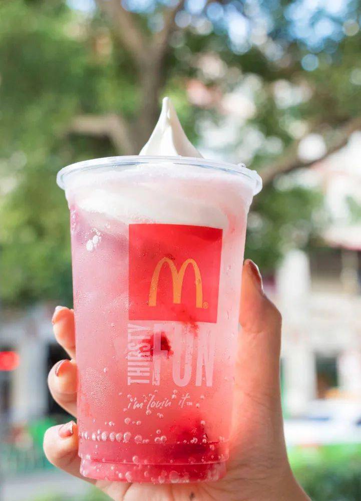 麦当劳麦炫酷限时5元夏日快乐水就是它了嗝爽