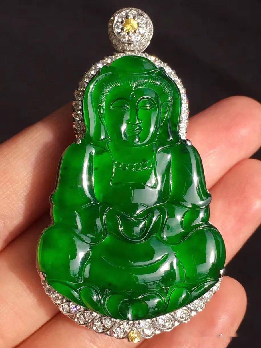 翡翠欣赏丨冰种正阳绿如意头吊坠五位数