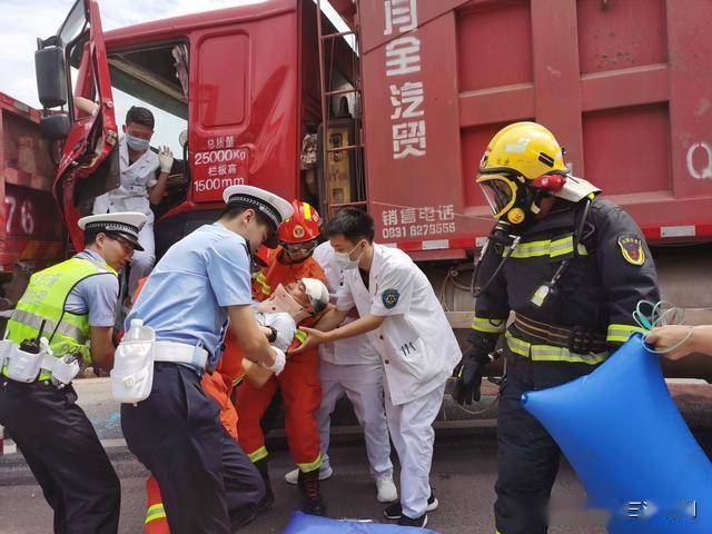 宜宾市公安局交通警察支队开展2020年突发道路交通事故应急演练