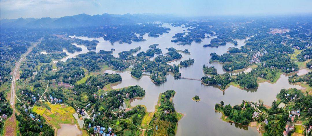 天府贵平多姿多彩初露娇容