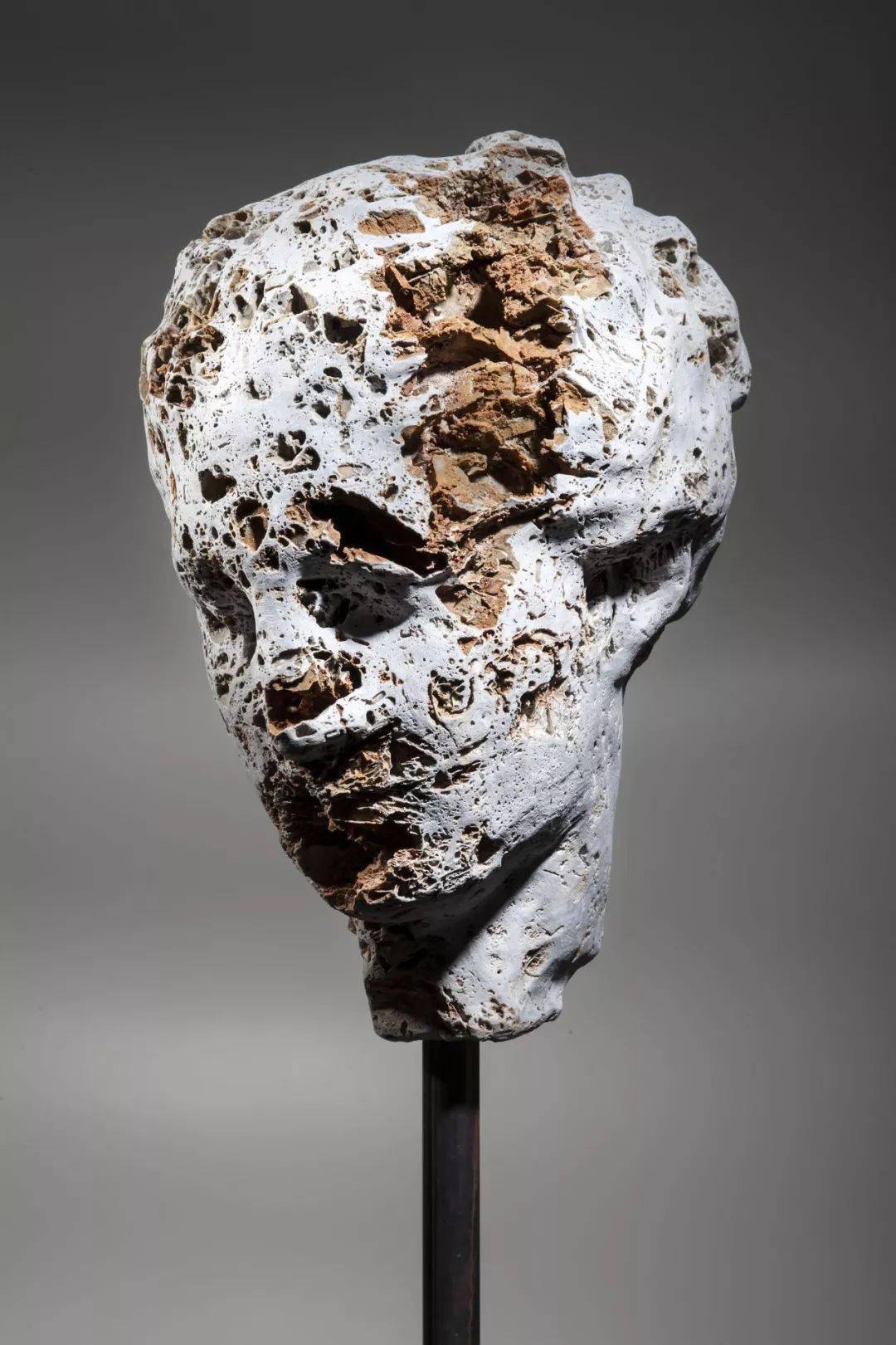 broken youth 2015black ceramic oxidized with iron50x55x78 cmthe