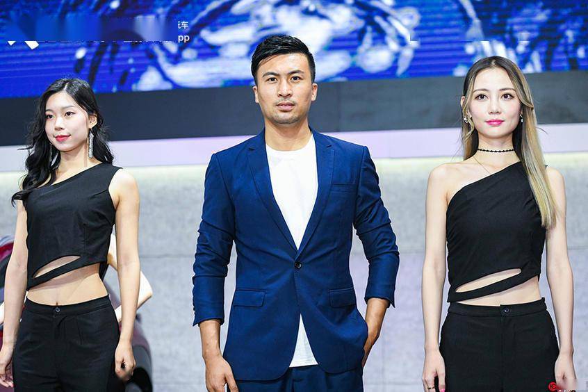 2020重庆车展模特事业线性感撩人,请准备好手纸.