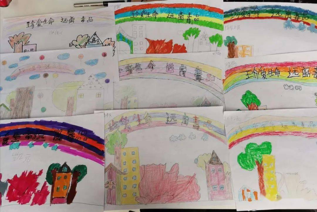 启聪三年级的主题为"珍爱生命,远离毒品"启聪四年级的主题为"别让毒品