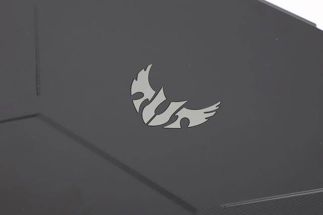 华硕飞行堡垒8体验游戏党一眼就种草的装备确实很香