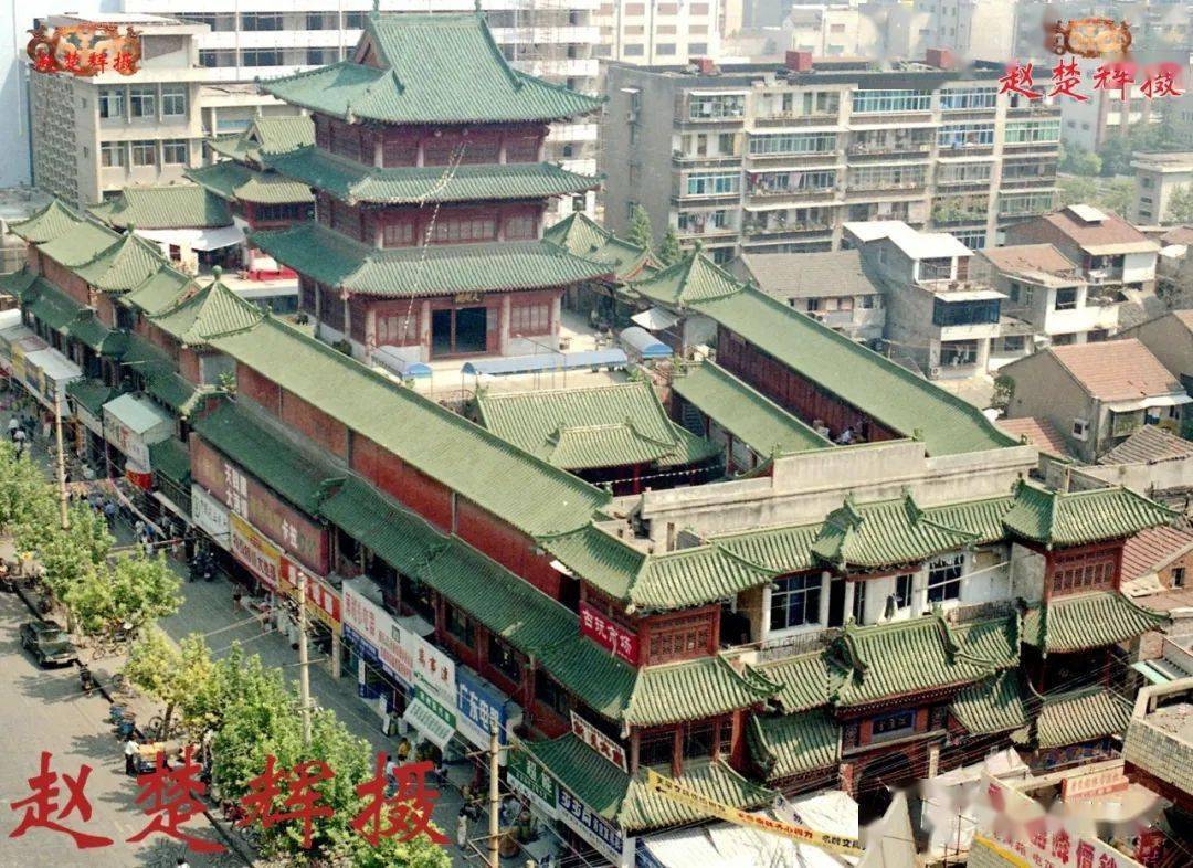 (赵楚辉摄)19,江渎宫中天问阁20,天问阁屈原塑相21,屈原像下棕叶飘香.