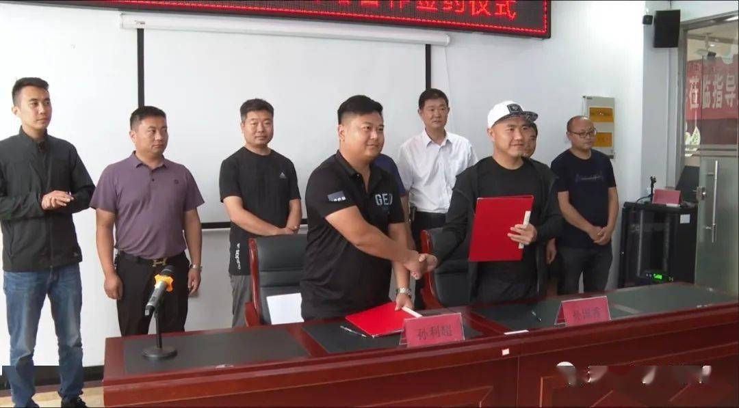 仪式上,副县长郭学光对项目的顺利签约表示祝贺.