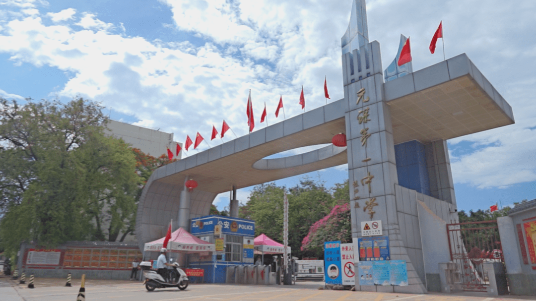 还未走进元谋县第一中学"三峡励志班"的教室,同学们高亢,嘹亮的歌声就