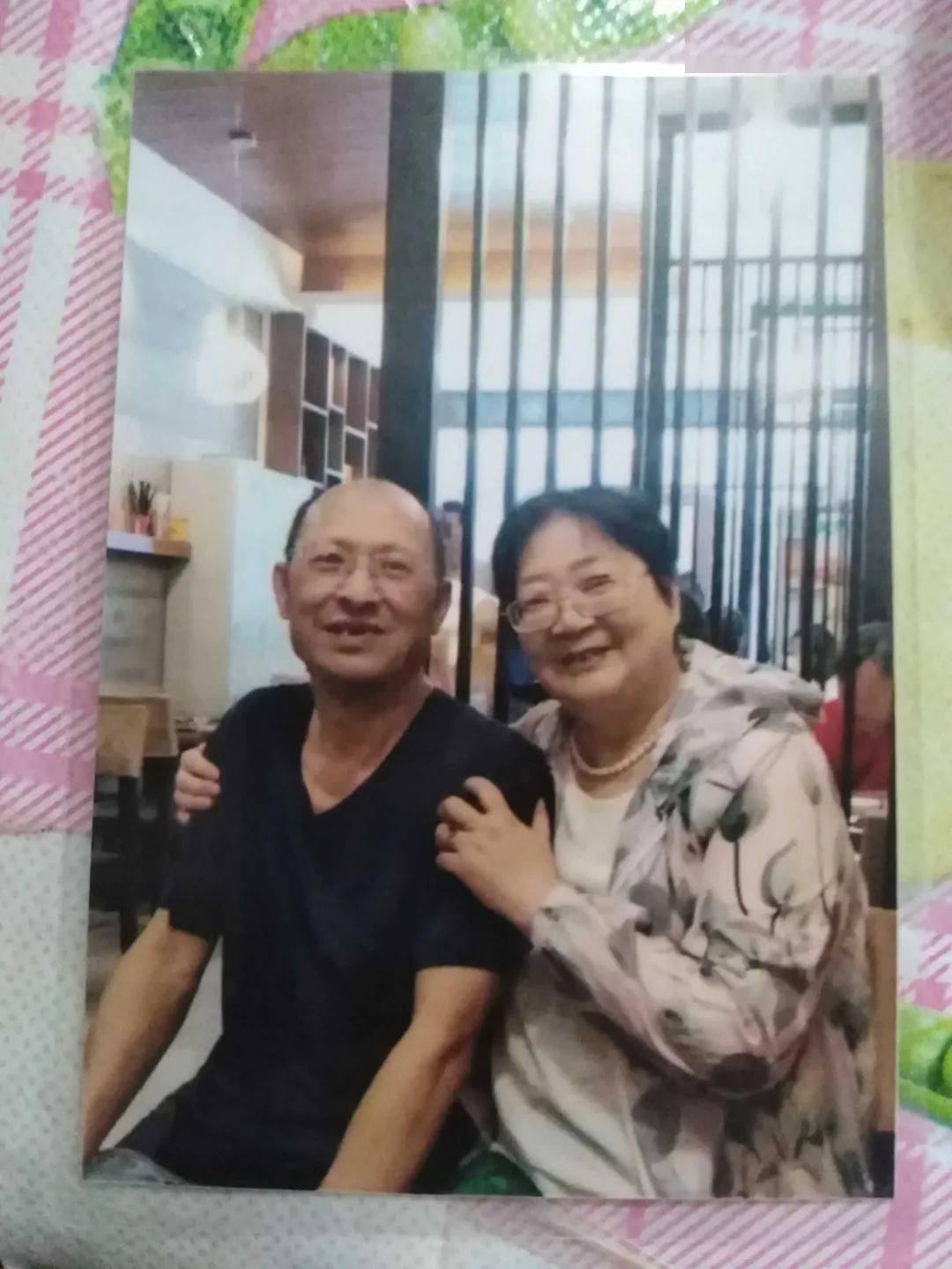 利川70岁夫妇相亲相守到白头不离不弃护爱女