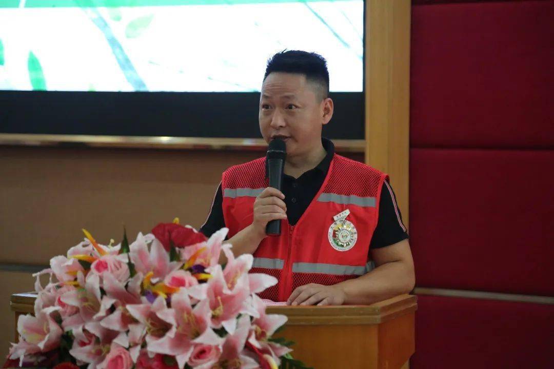 队伍风采家校携手为孩子保驾护航大墩中学举行第二届家长志愿者表彰