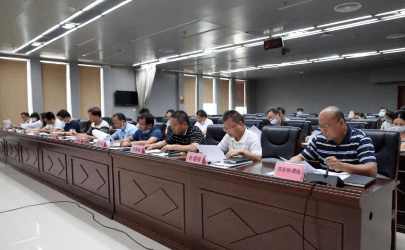 城区领导雷小聪,蒙晓文,谢伟,覃勇,刘俊初,黎烽,城区扶贫开发领导小组