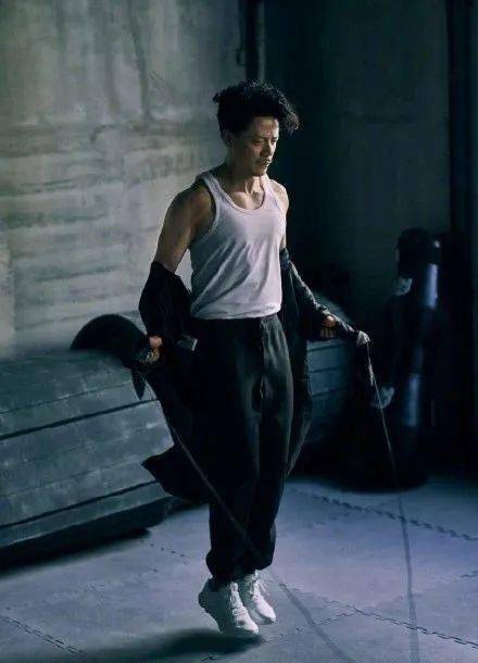 47岁段奕宏身材炸裂这肌肉什么水平