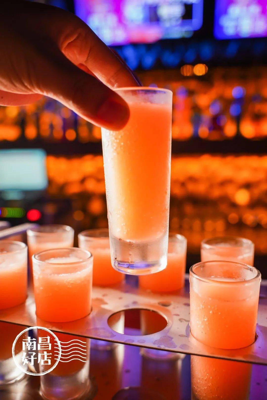 提多畅快了 汁水浸入到每一丝蟹肉里 一口一个根本停不下来 彩虹斗酒