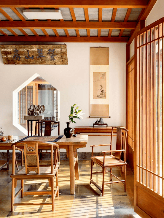 客厅的面积也比较大,在客厅开辟一个开放式或者半开放式的茶室,也是一