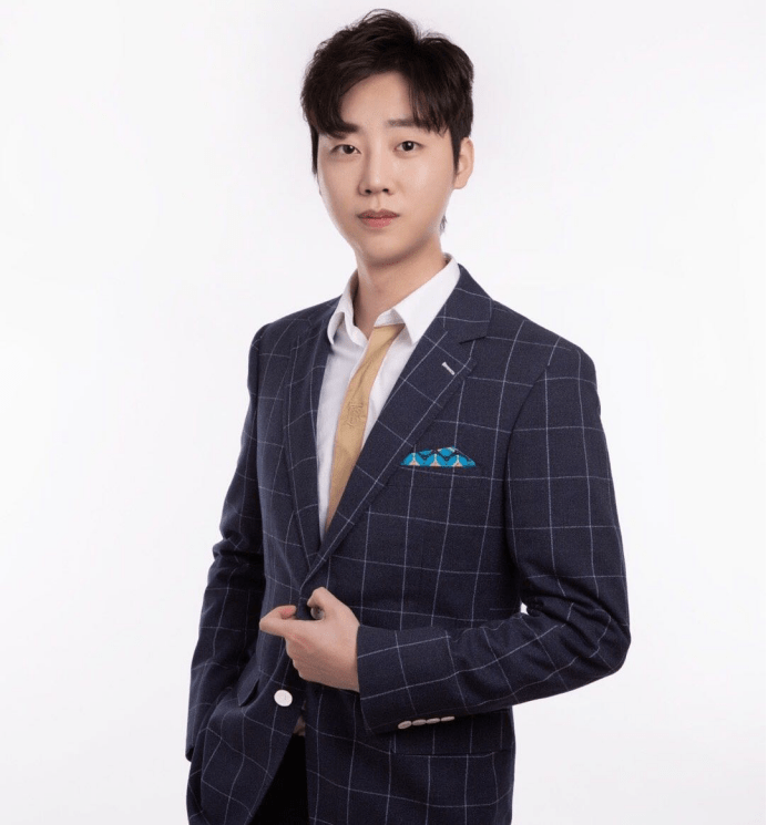 kpl最帅教练!能靠颜值吃饭却要用才华,胖胖堪称电竞霍建华