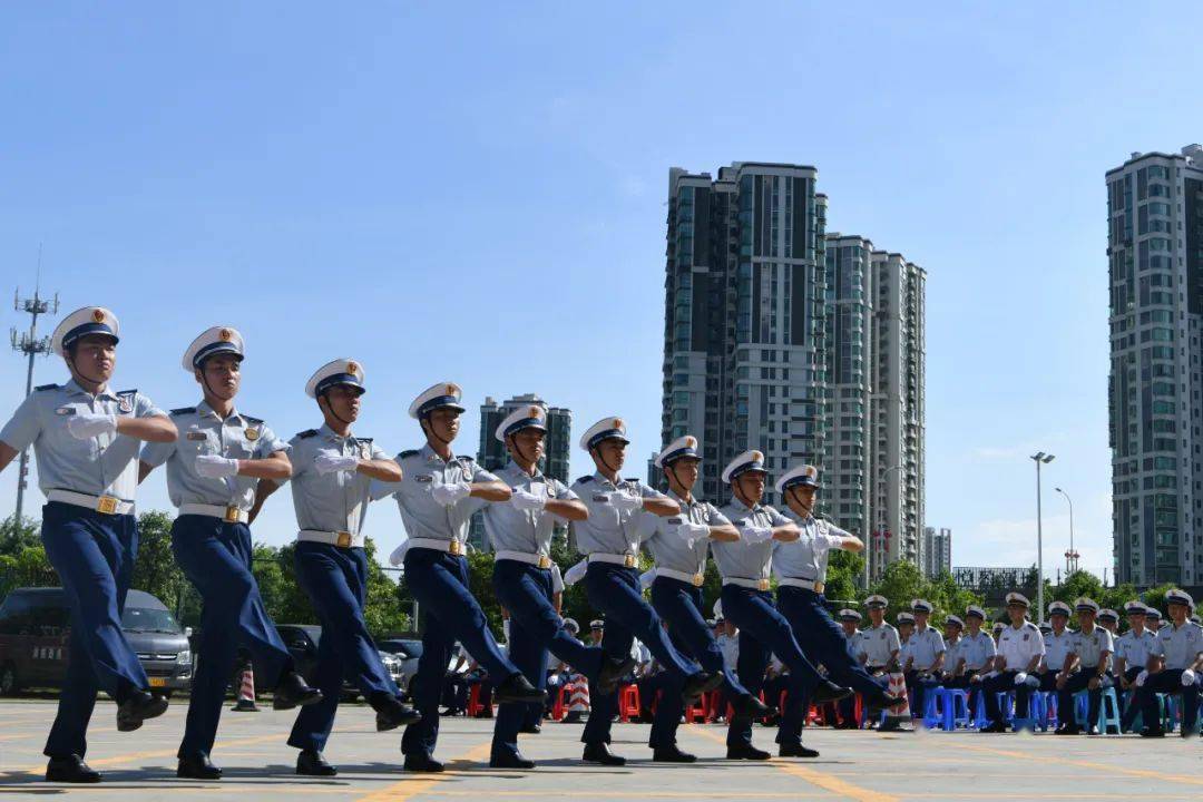 支队隆重举行全市消防救援队伍队列会操活动_指战员