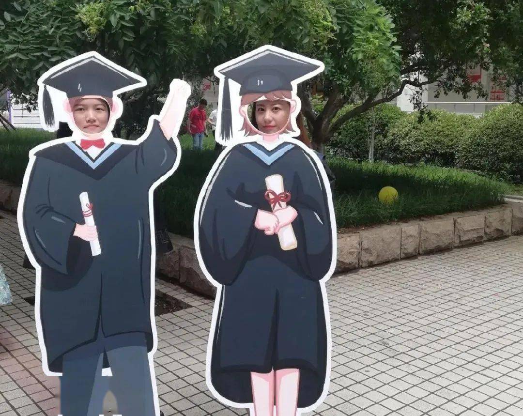 我院举行2020届毕业生毕业典礼