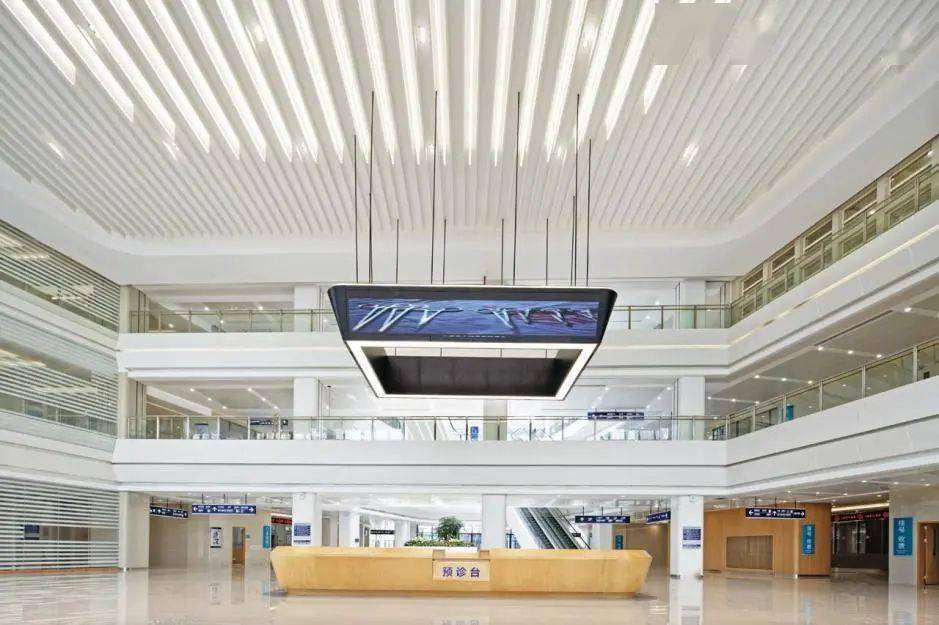 门诊大厅(正面)