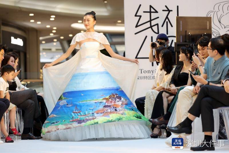 这群模特将深圳历史和品牌"穿"上身,有名企,还有校服和老报纸