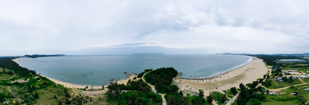 温馨提示:南山湾海滩并非海滨浴场且海域水文复杂水下多有暗流漩涡不