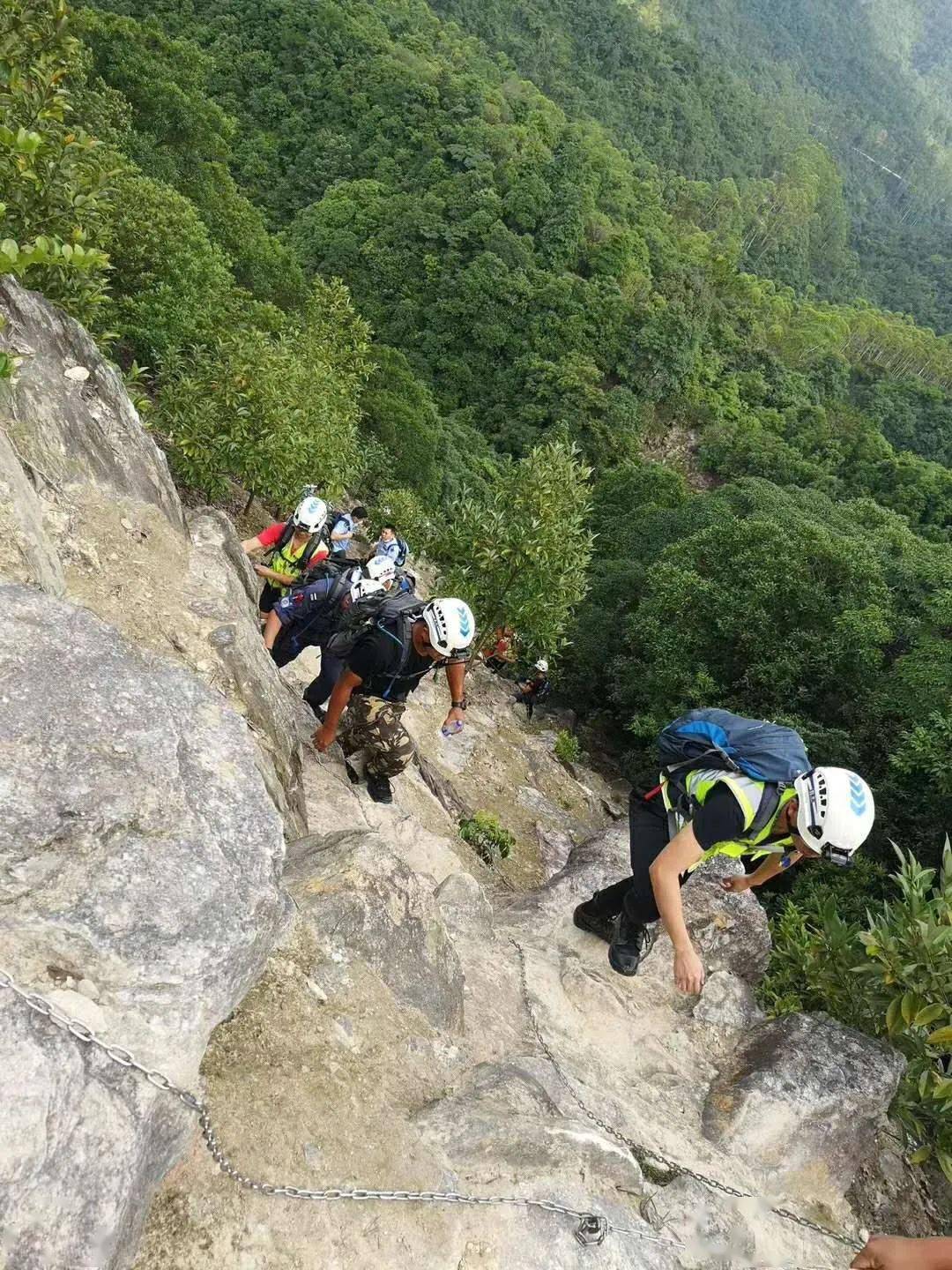 厦门曙光志愿者的端午节:台湾籍驴友在天竺山遇难,我们带你回家
