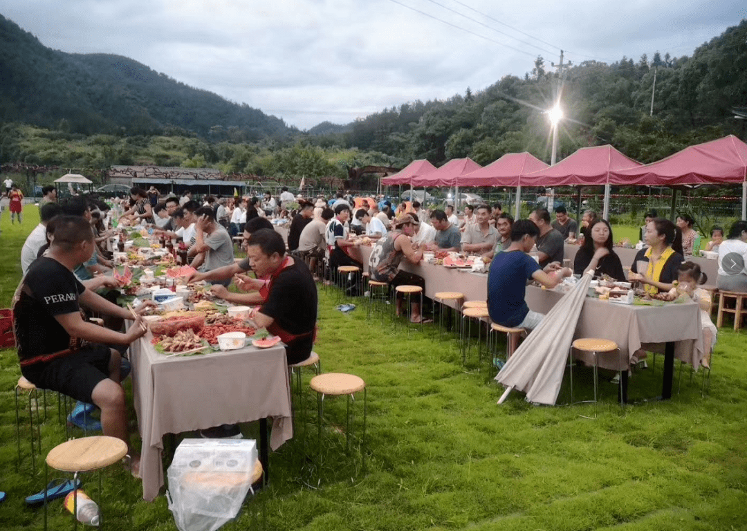 马尼拉大草坪泡沫趴许愿灯各种美食浪漫夜景朋友圈都被这场邻居节刷爆