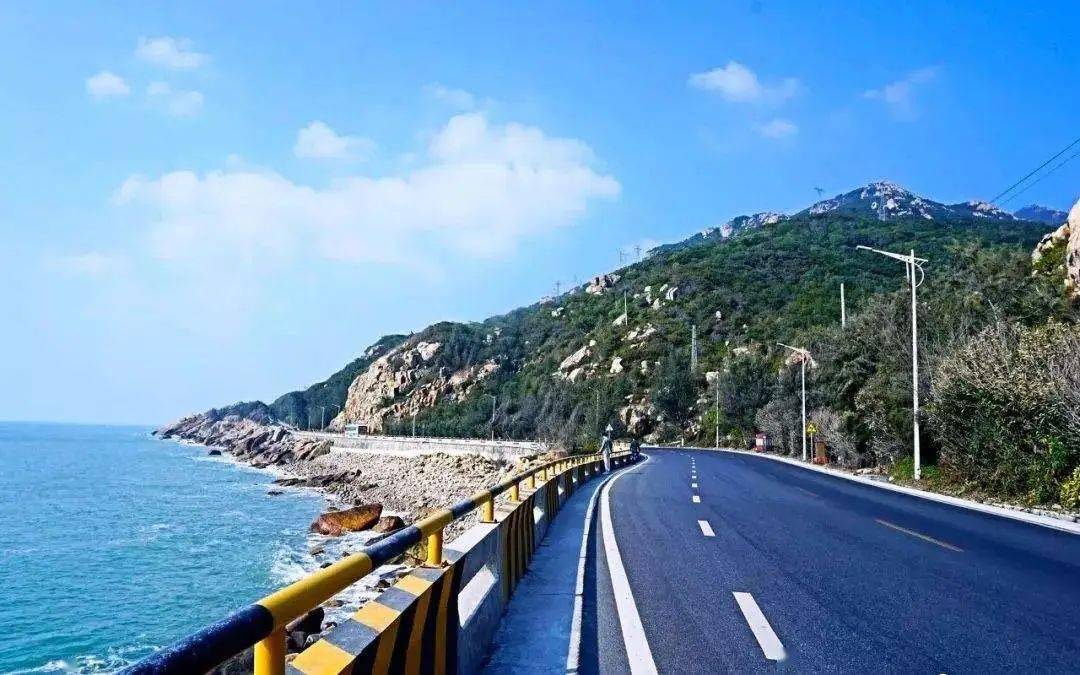 充分开发环岛海岸带的旅游功能,把环岛公路沿线开发成为一条环南澳主
