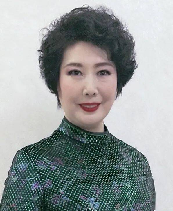 刘晓云冯卫张传晔刘红雁田辉陈亭主持人现场乐队阵容:司鼓:刘可晨