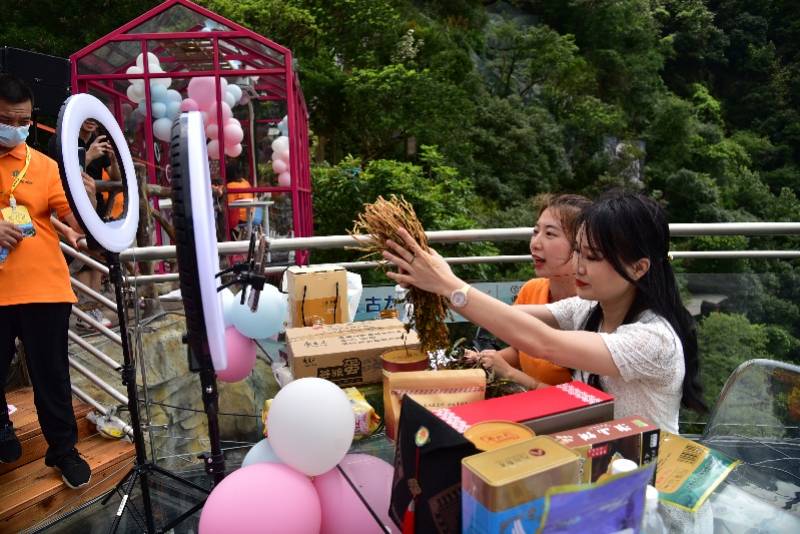 农旅融合,清远农家云端直播带货,2小时销售180万元