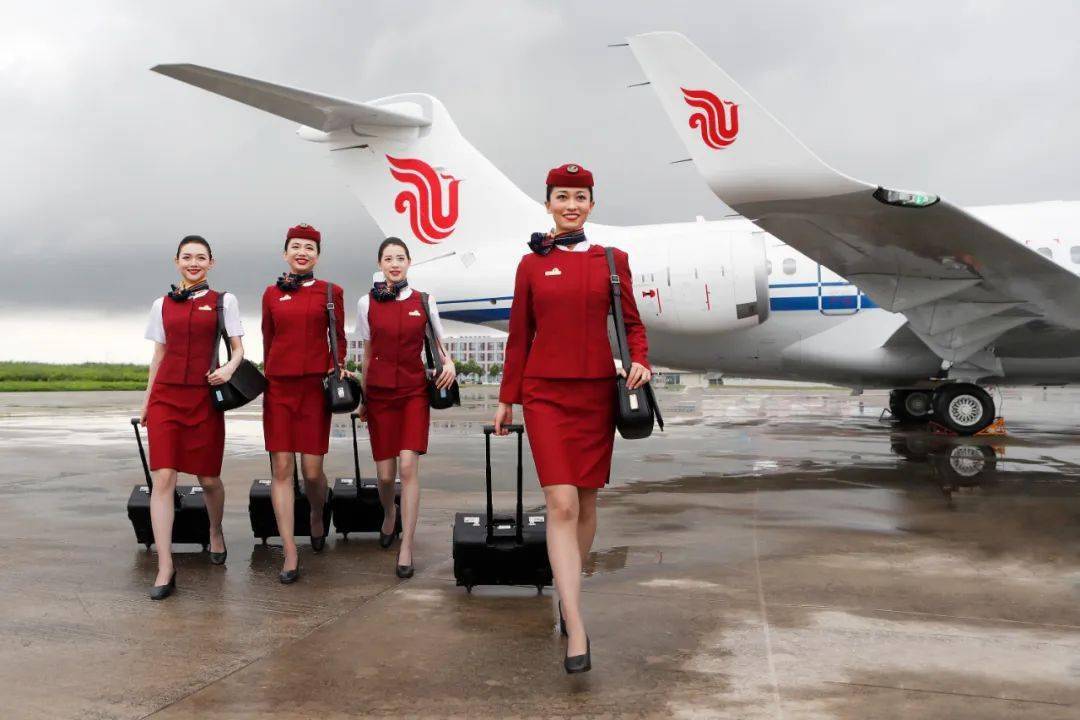 国航萌新现身身披国旗的arj21来了