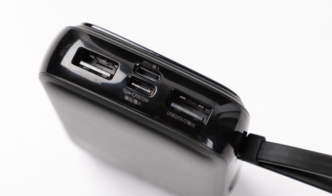 卖爆国内外的充电宝开箱,来看看这个充电宝到底好在哪?