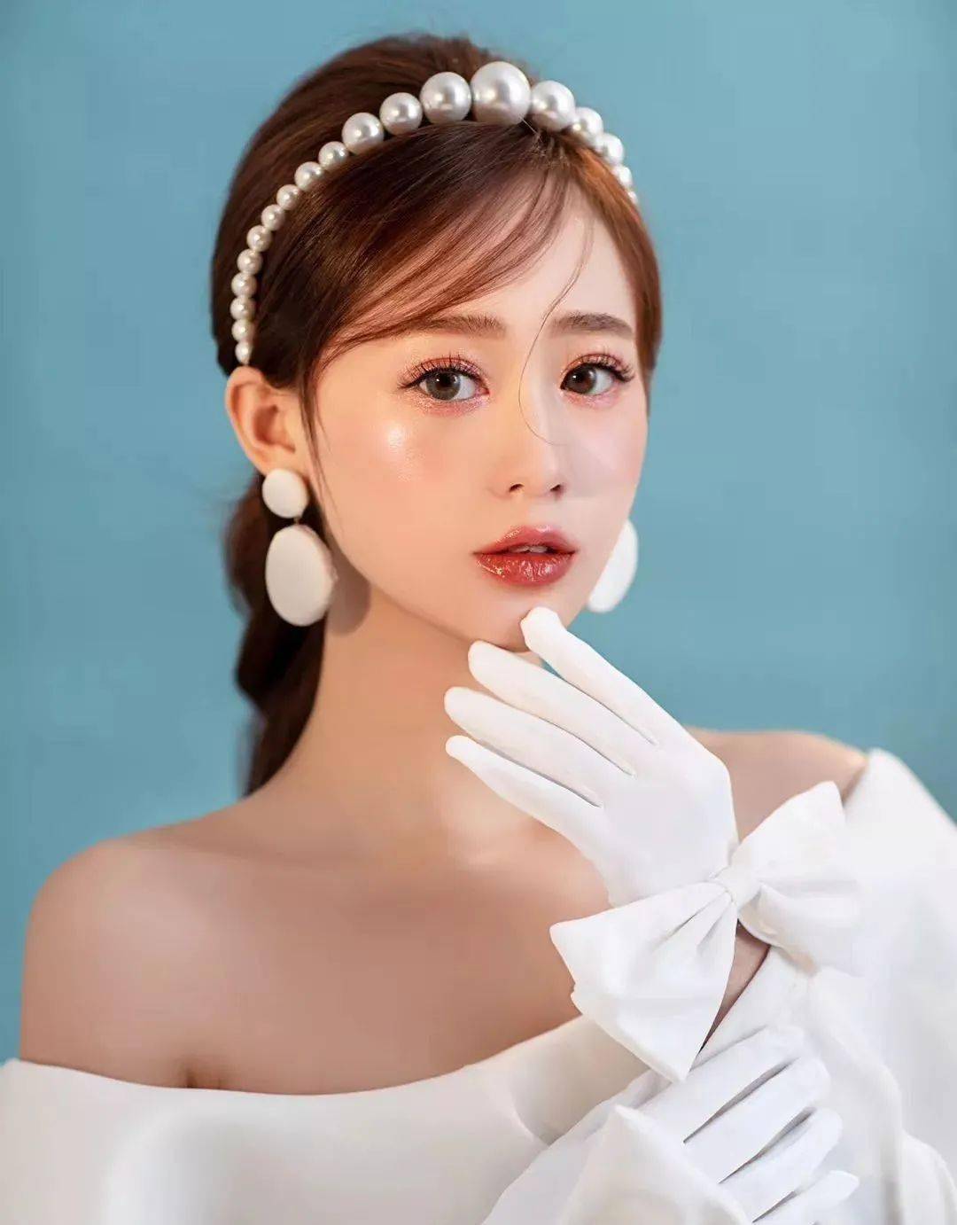 2020流行的简约韩系减龄抽丝中式复古新娘造型