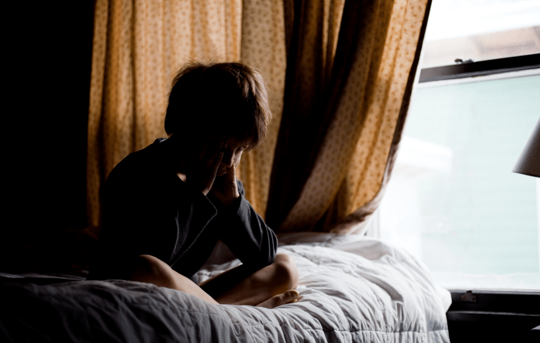 13岁男孩因抑郁症跳楼身亡朋友圈里我看到了最恶心的一幕