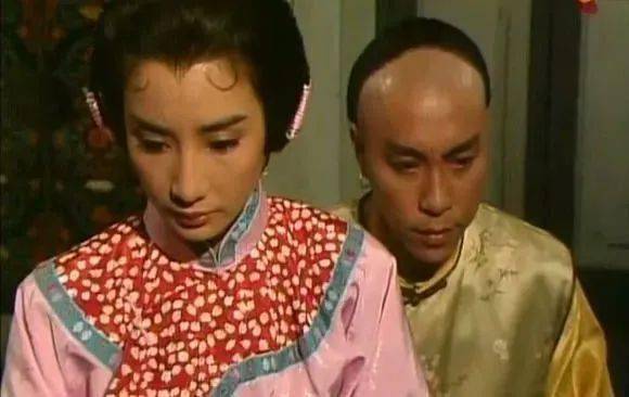 李偲菘应邀,为电视剧《怒海萍踪》作曲,主题曲由歌后黄莺莺演唱.