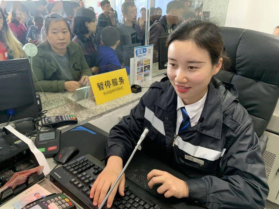 弥勒站:笑迎八方客