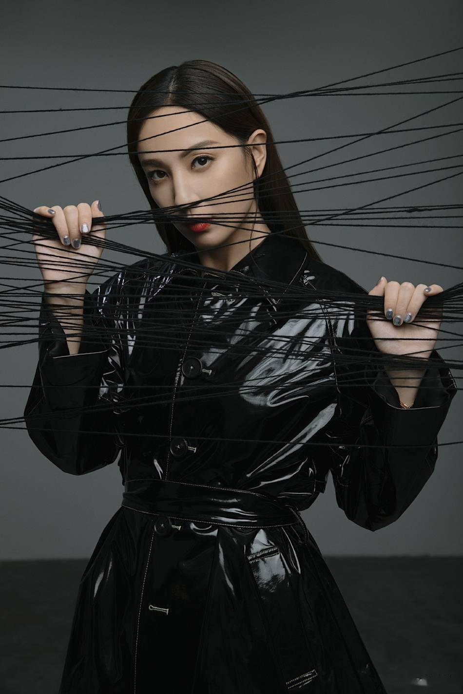 郑希怡分享超a库存美照 霸气称现在就是姐正好的时光