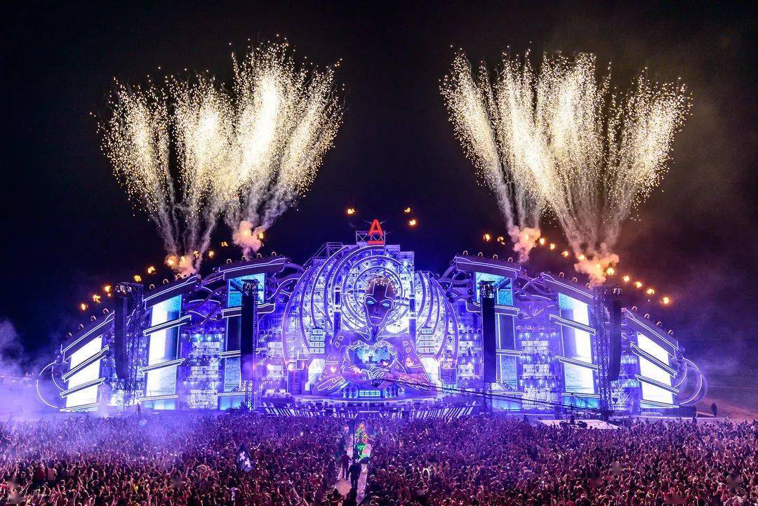 未来感x科技感他的每个舞台都让你有想蹦迪的心