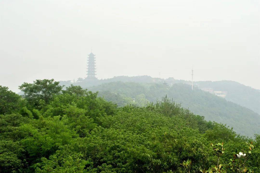 香山公園風景區位於張家港金港鎮境內,為國家4a級旅遊景區.