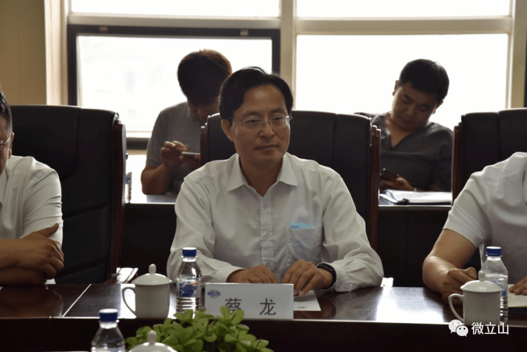 下午,参与调研的领导在立山区常务副区长丁坤斌的陪同下到我区鞍钢