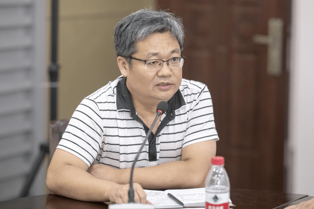 符国桢副校长就家长委员会意见单进行情况说明最后由华小明校长发表