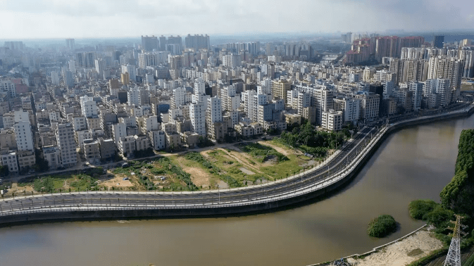 遂溪县城滨河北路竣工通车 助力城市扩容提质增效