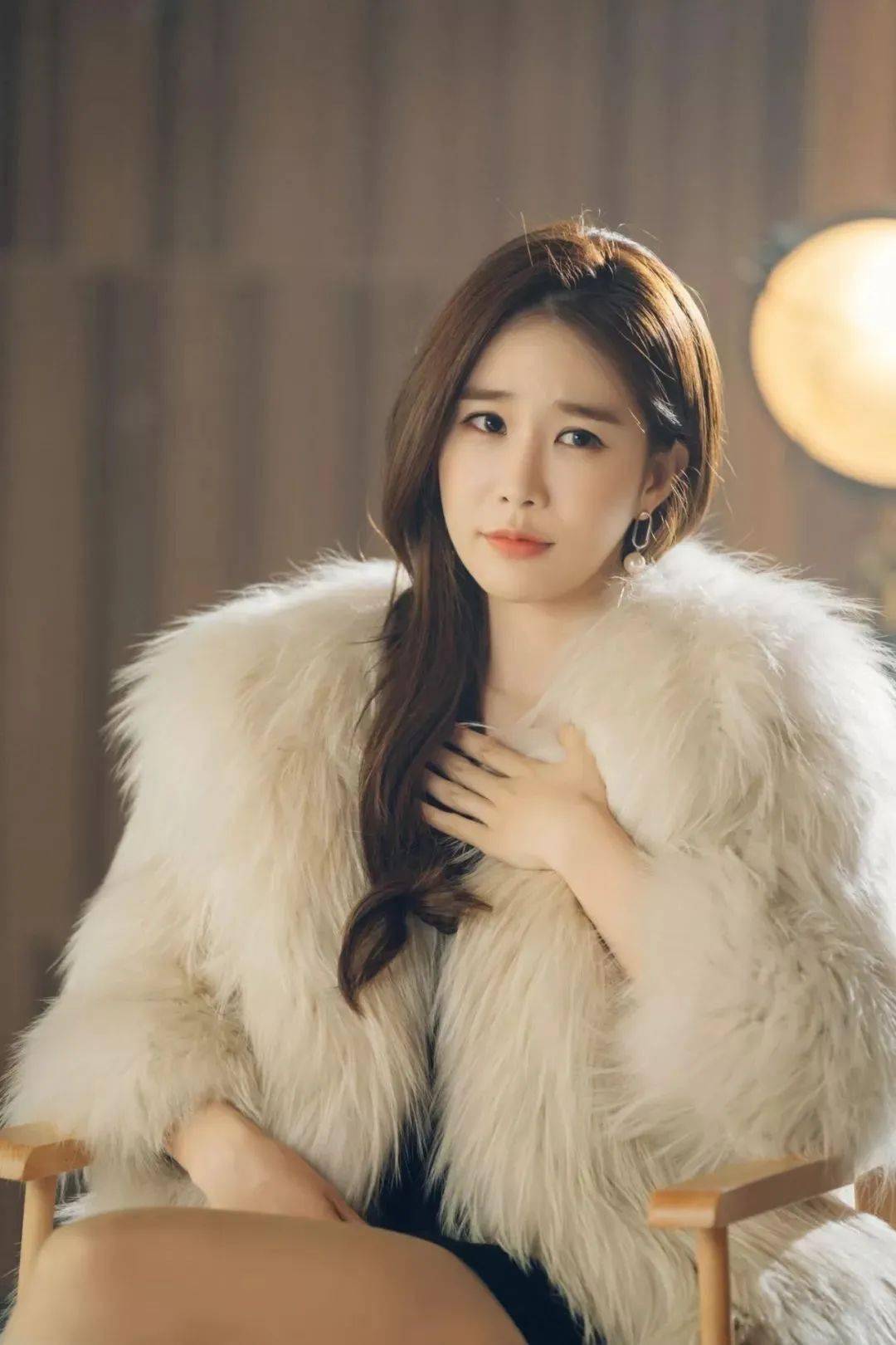 我被这个女人圈了粉,她怎么能美得这么高级?