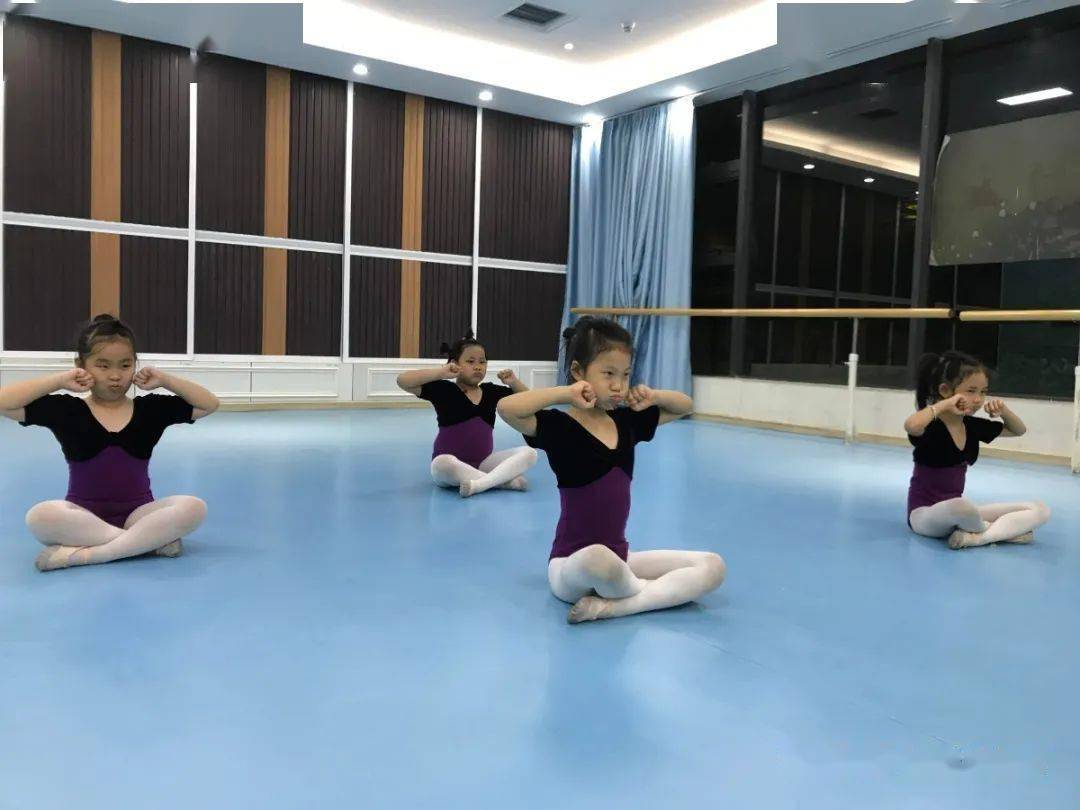 中国舞蹈考级二级舞蹈不倒翁