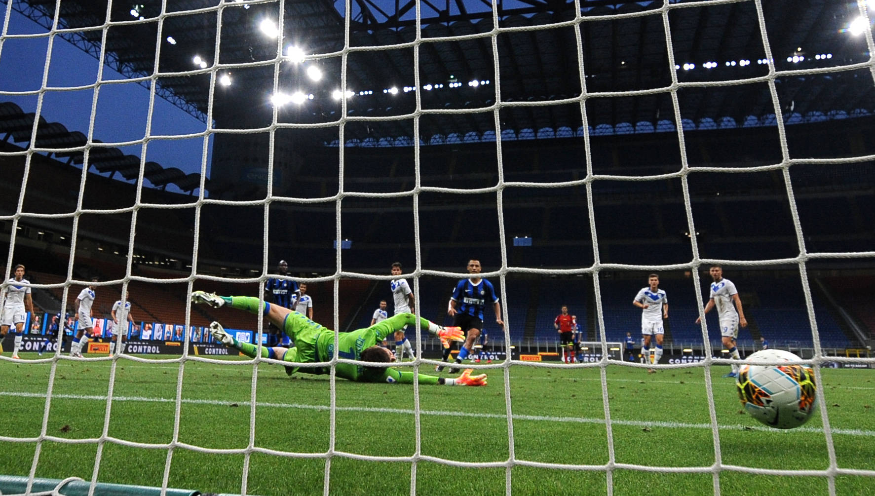 足球——意甲:国际米兰胜布雷西亚