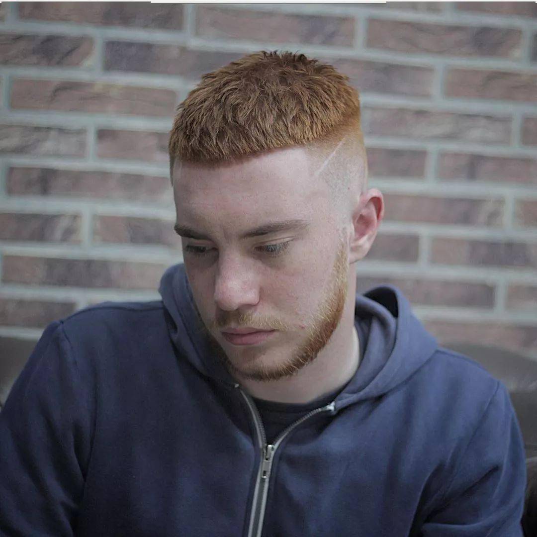 2020年流行"三面光"潮男发型