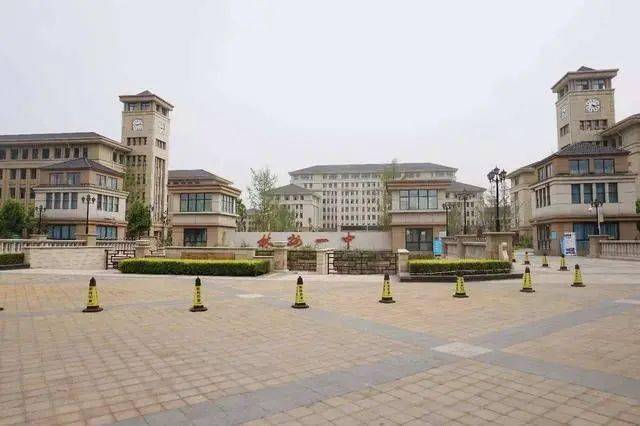 地处林州市,创立于1946年,省首批示范性高中,全国百强中学,省重点中学